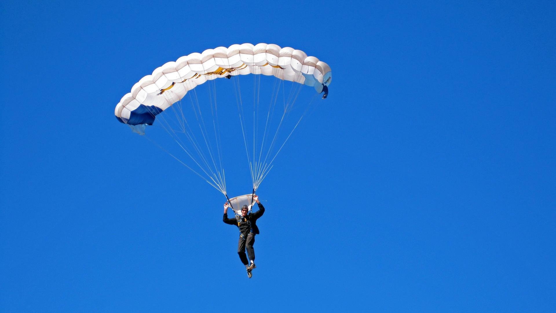 爱游戏娱乐-青少年足球比赛实现线上直播，扩大赛事影响力与参与人数，青少年足球赛视频
